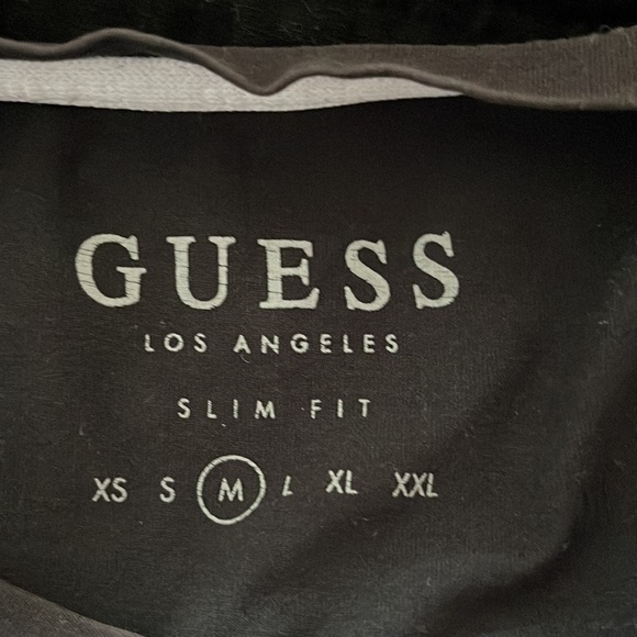 Guess T-shirt Size M❤️‍🔥❤️‍🔥 - Picture 5 of 5